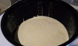 电饭煲做蛋糕视频教程,简易蛋糕制作教程